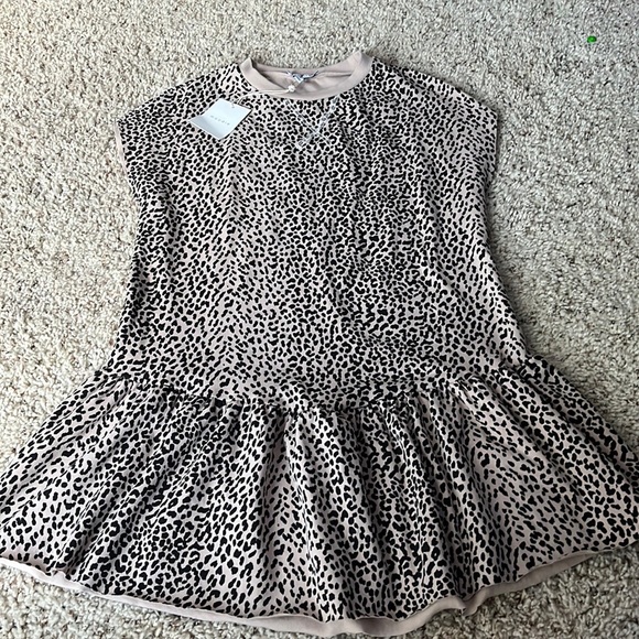 Animal print dress with a ruffled button - Picture 4 of 5